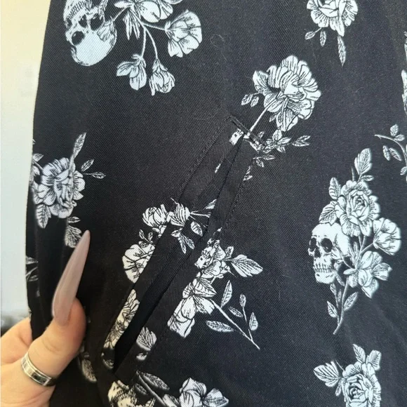 Torrid Floral Skull Bomber size 2 - Picture 3 of 6